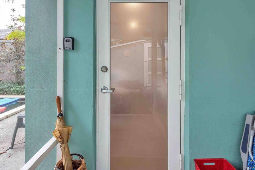Charming Studio W Pool One Mile To Beach Pets Welcome ليك وورث المظهر الخارجي الصورة