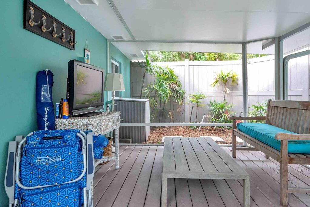 Charming Studio W Pool One Mile To Beach Pets Welcome ليك وورث المظهر الخارجي الصورة