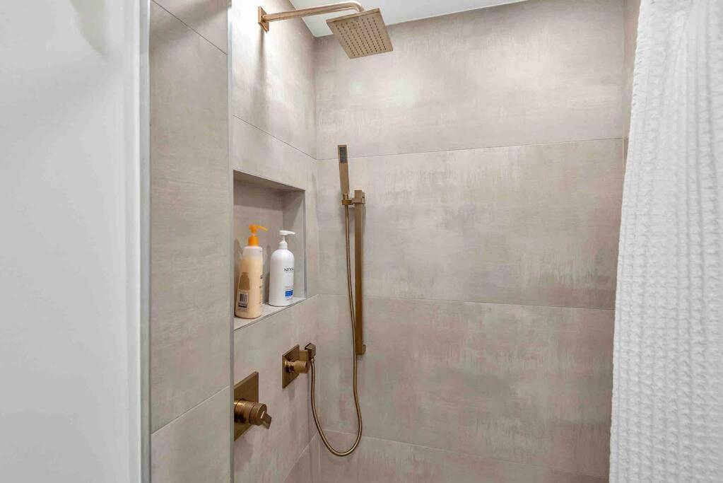 Charming Studio W Pool One Mile To Beach Pets Welcome ليك وورث المظهر الخارجي الصورة