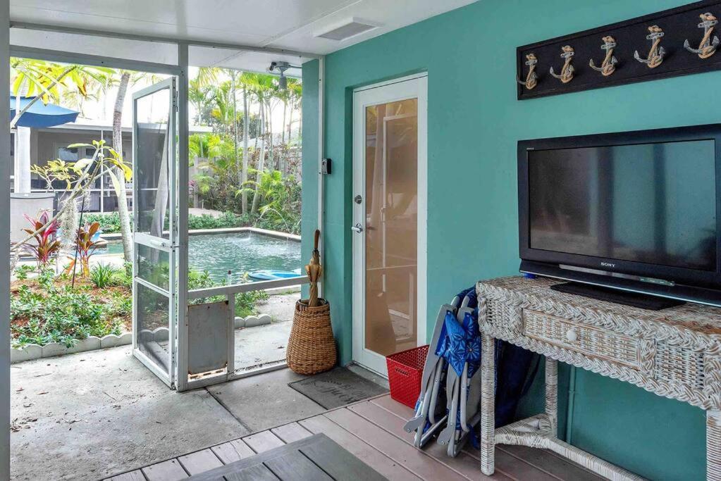 Charming Studio W Pool One Mile To Beach Pets Welcome ليك وورث المظهر الخارجي الصورة