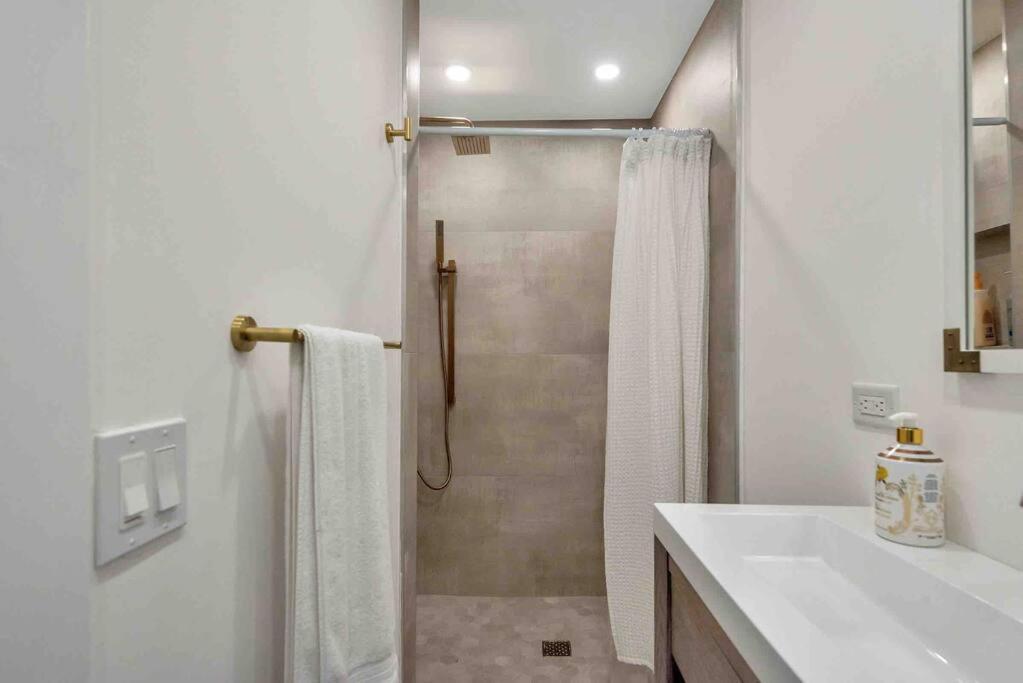 Charming Studio W Pool One Mile To Beach Pets Welcome ليك وورث المظهر الخارجي الصورة